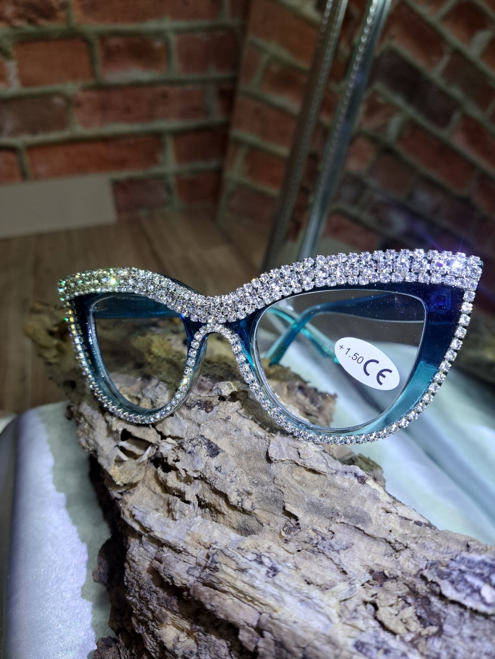1:50 Blue Rhinestone Cat-Eye READING - Picture 2 of 7